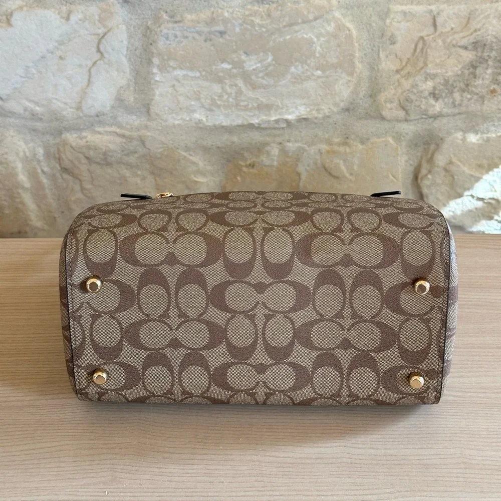 Coach - Picture 7 of 13